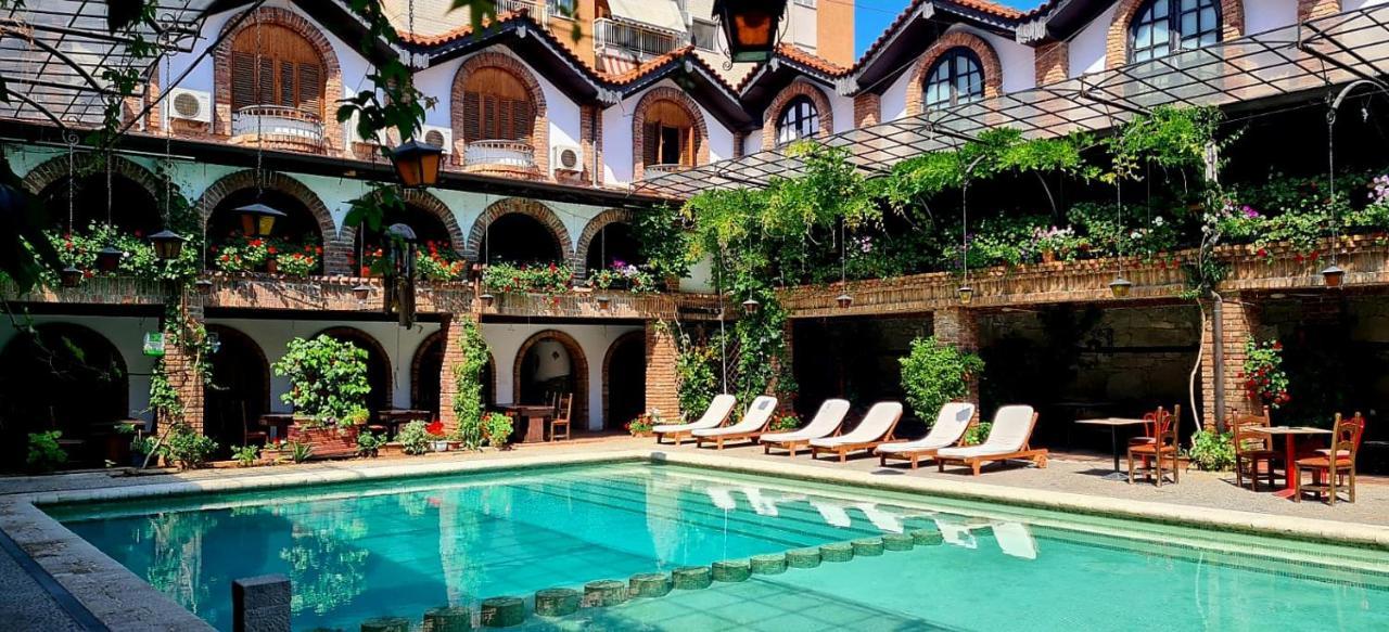 Hotel Restaurant Bujtina E Gjelit Tirana Kültér fotó