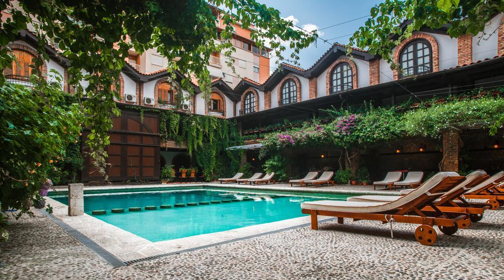 Hotel Restaurant Bujtina E Gjelit Tirana Kültér fotó