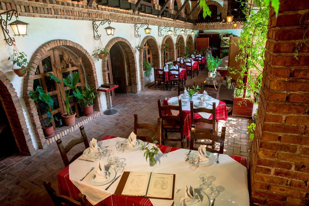 Hotel Restaurant Bujtina E Gjelit Tirana Kültér fotó