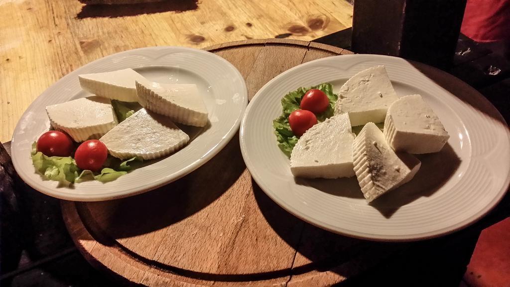Hotel Restaurant Bujtina E Gjelit Tirana Kültér fotó