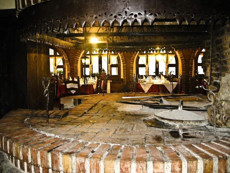 Hotel Restaurant Bujtina E Gjelit Tirana Kültér fotó