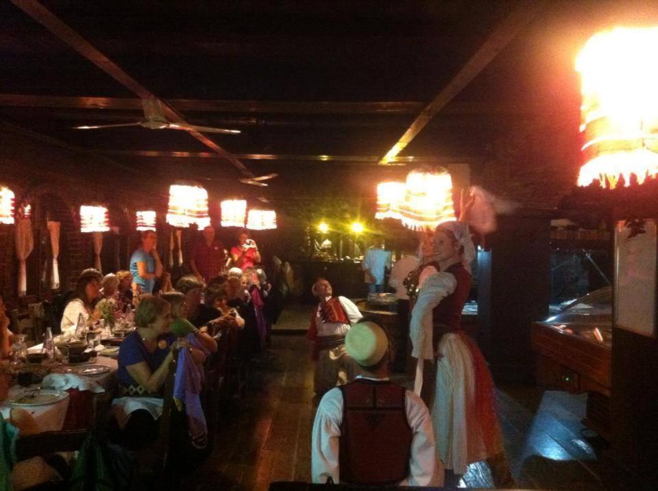 Hotel Restaurant Bujtina E Gjelit Tirana Kültér fotó