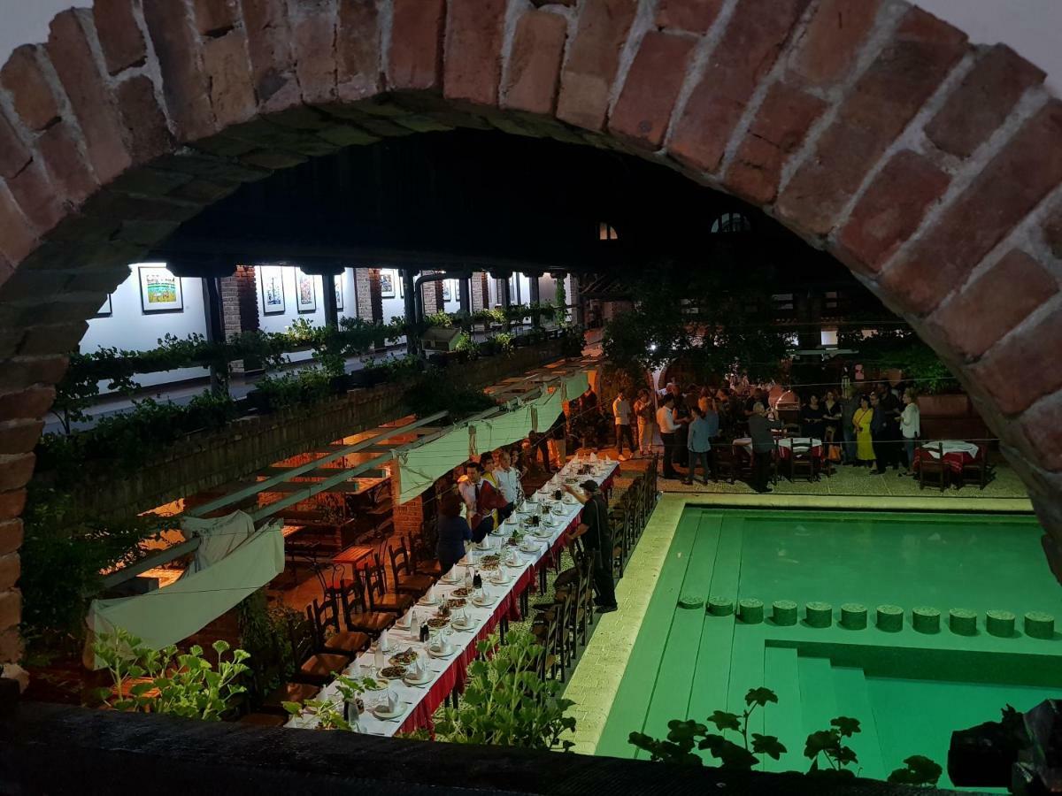 Hotel Restaurant Bujtina E Gjelit Tirana Kültér fotó