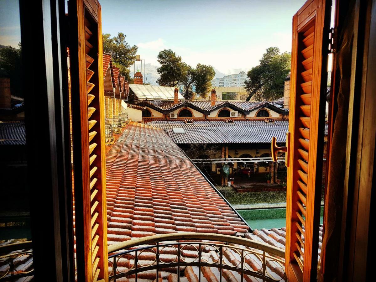 Hotel Restaurant Bujtina E Gjelit Tirana Kültér fotó