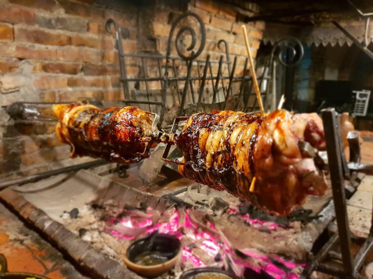 Hotel Restaurant Bujtina E Gjelit Tirana Kültér fotó